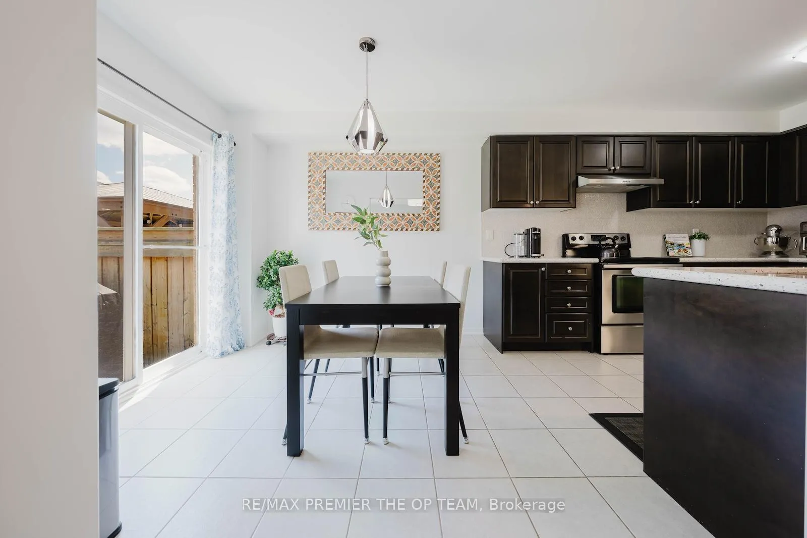 Photo 9 of 29 Manordale Crescent, Vaughan, Vellore Village — HOMEH