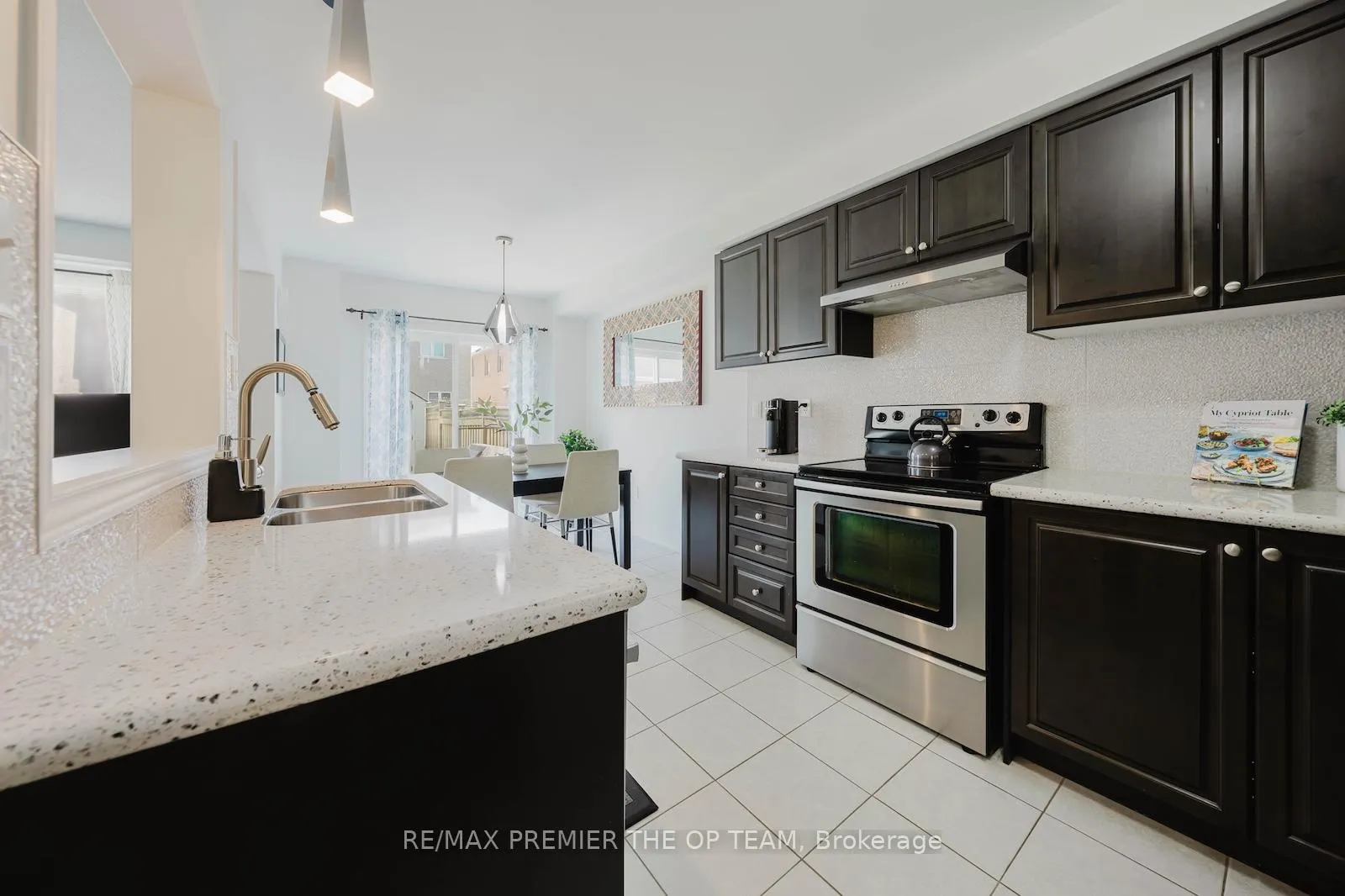 Photo 13 of 29 Manordale Crescent, Vaughan, Vellore Village — HOMEH