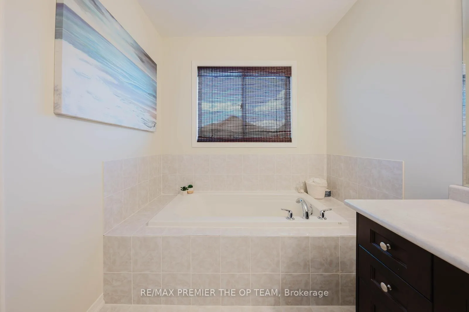 Photo 22 of 29 Manordale Crescent, Vaughan, Vellore Village — HOMEH