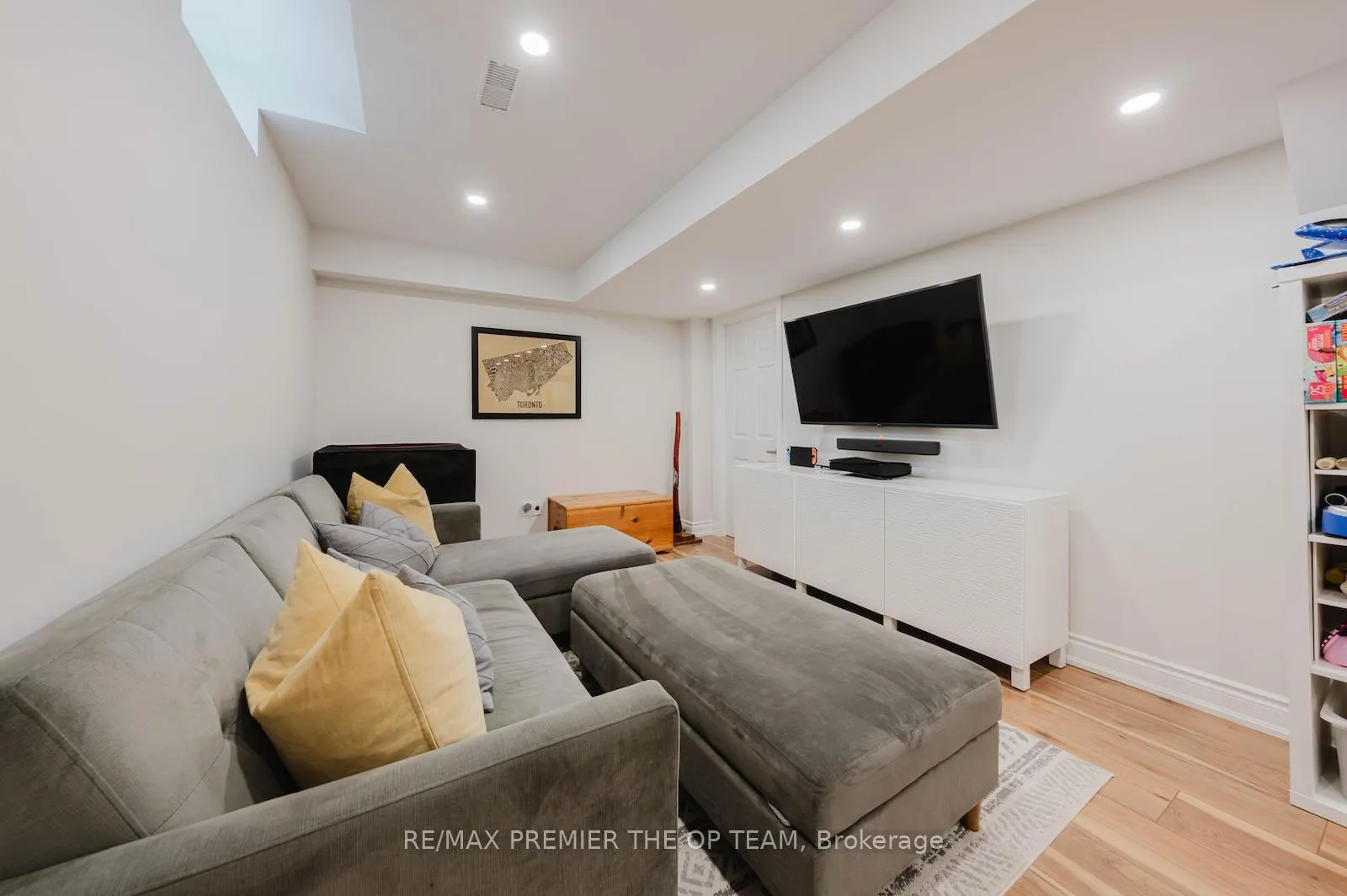 Photo 30 of 29 Manordale Crescent, Vaughan, Vellore Village — HOMEH
