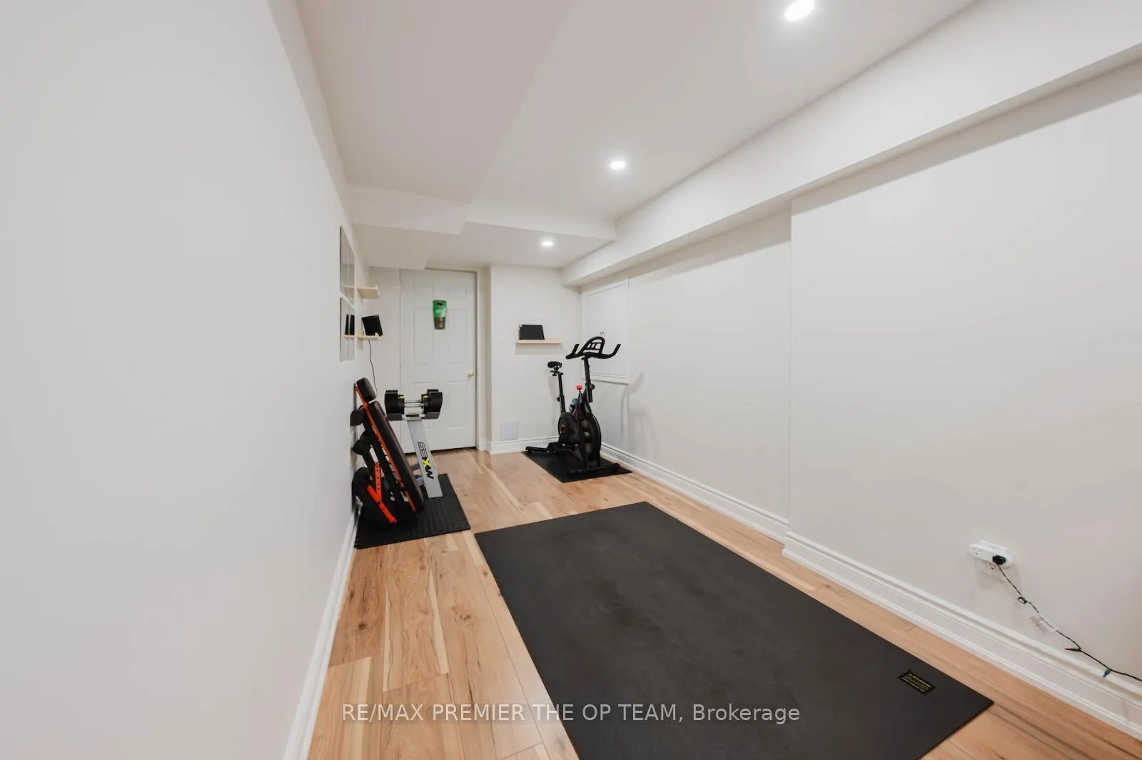 Photo 32 of 29 Manordale Crescent, Vaughan, Vellore Village — HOMEH