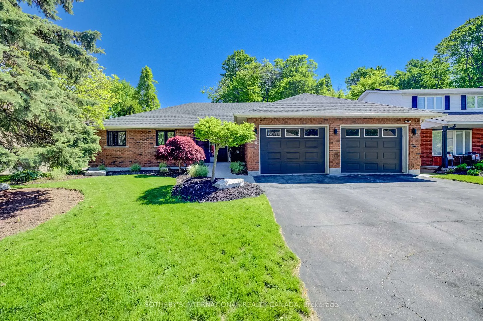 Photo 2 of 304 Auburn Drive, Waterloo — HOMEH
