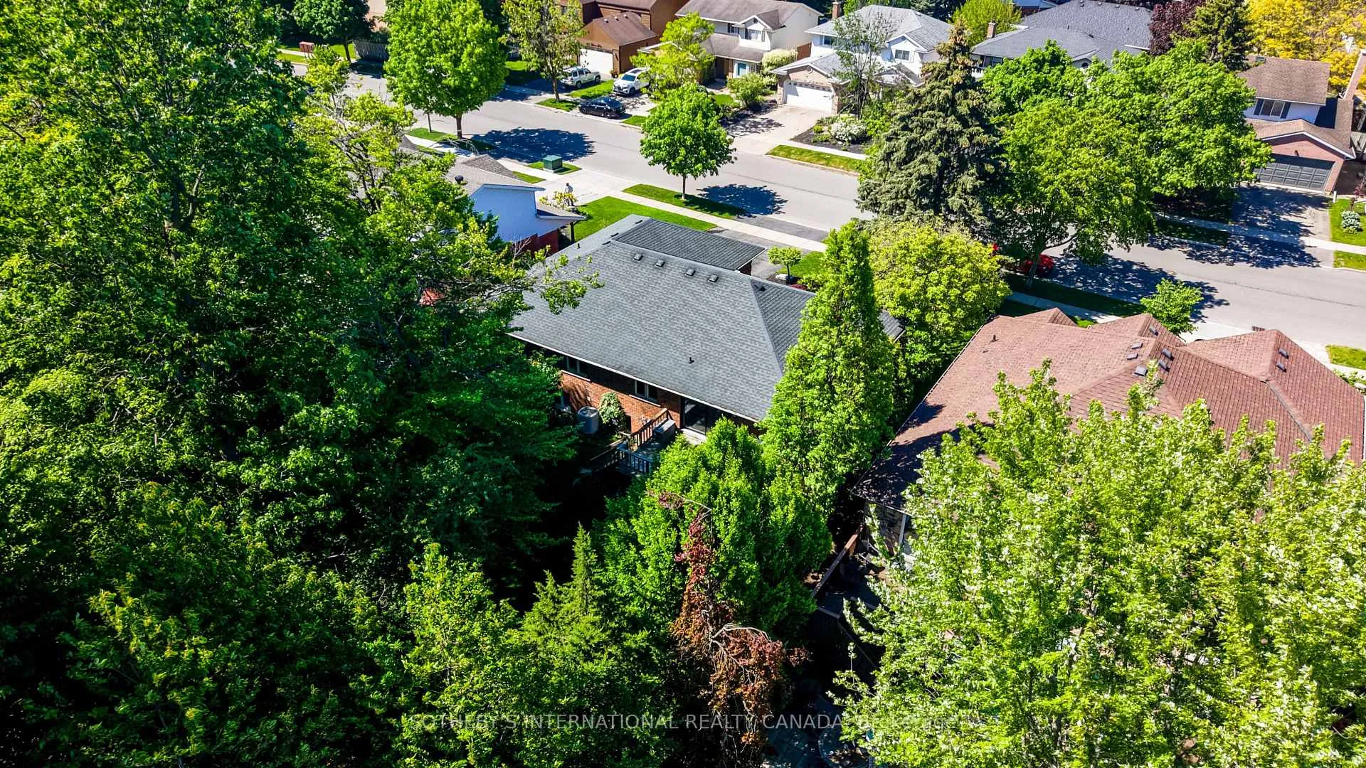 Photo 35 of 304 Auburn Drive, Waterloo — HOMEH