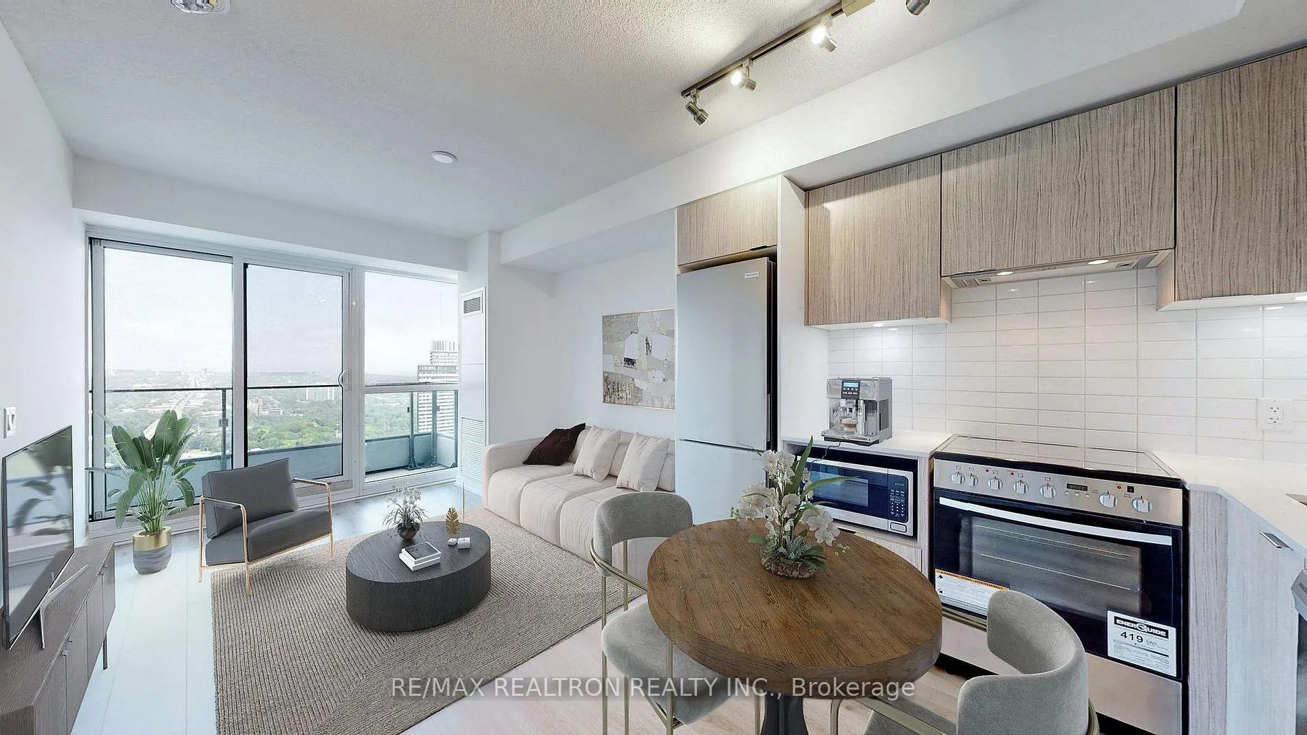 Photo 3 of Unit 4609, 395 Bloor Street E, Toronto, North St. James Town — HOMEH