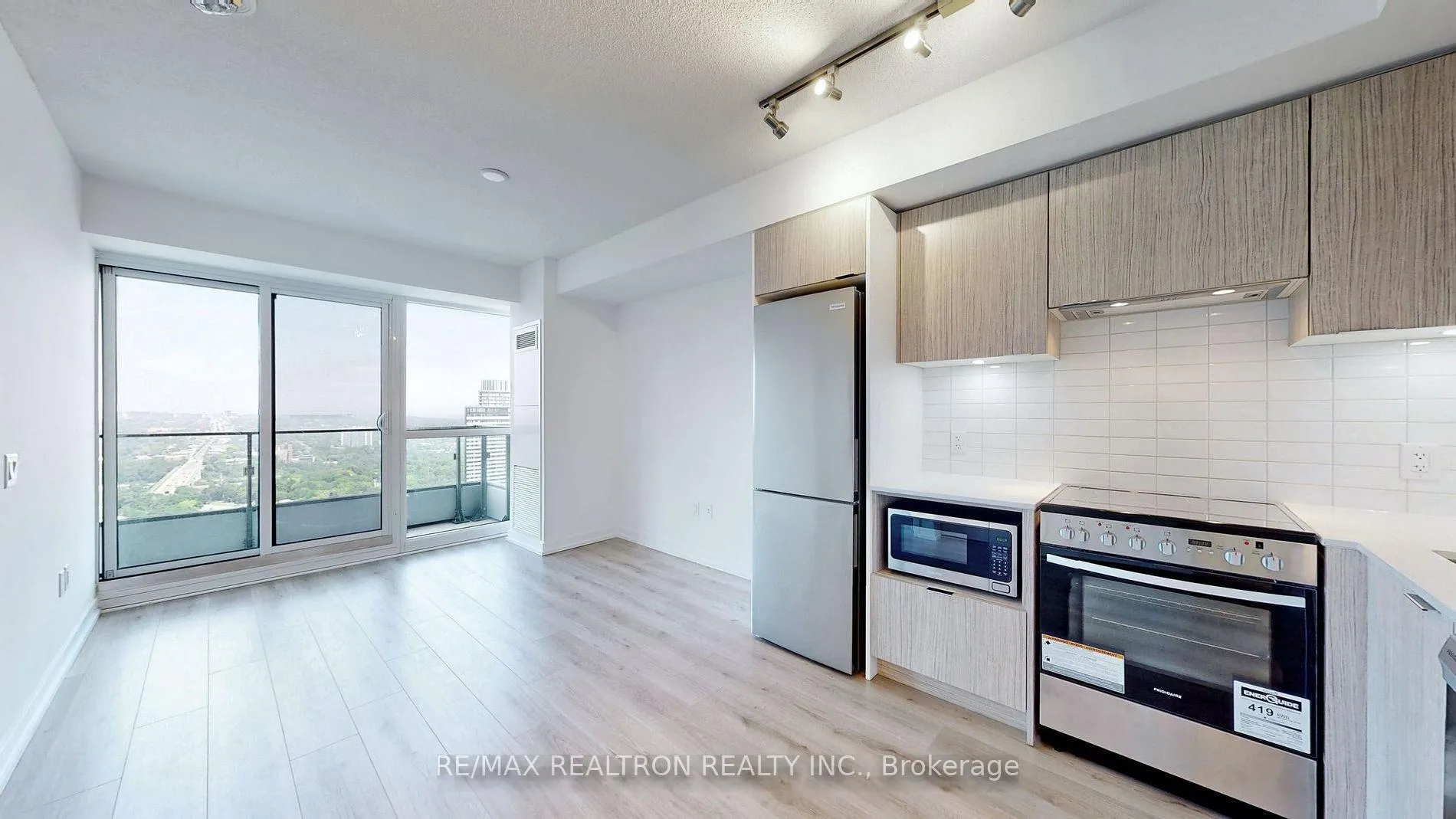 Photo 4 of Unit 4609, 395 Bloor Street E, Toronto, North St. James Town — HOMEH