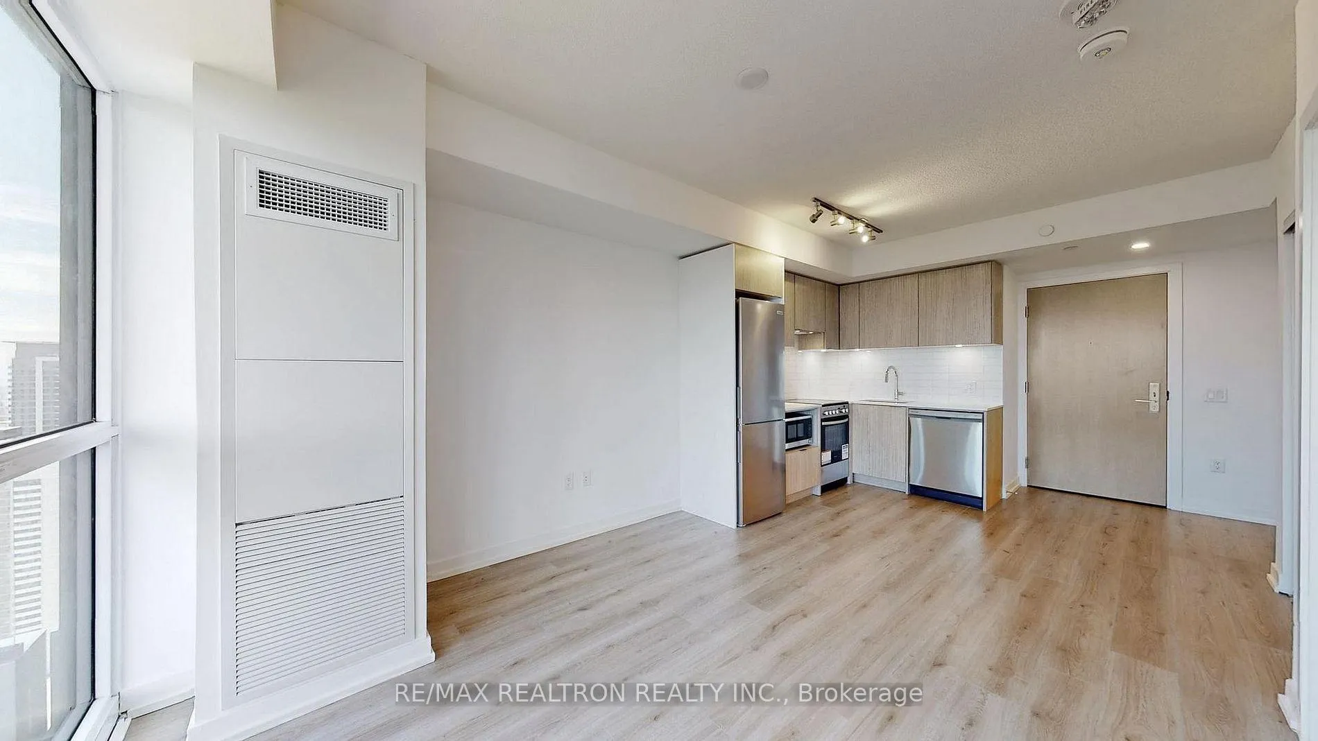 Photo 6 of Unit 4609, 395 Bloor Street E, Toronto, North St. James Town — HOMEH