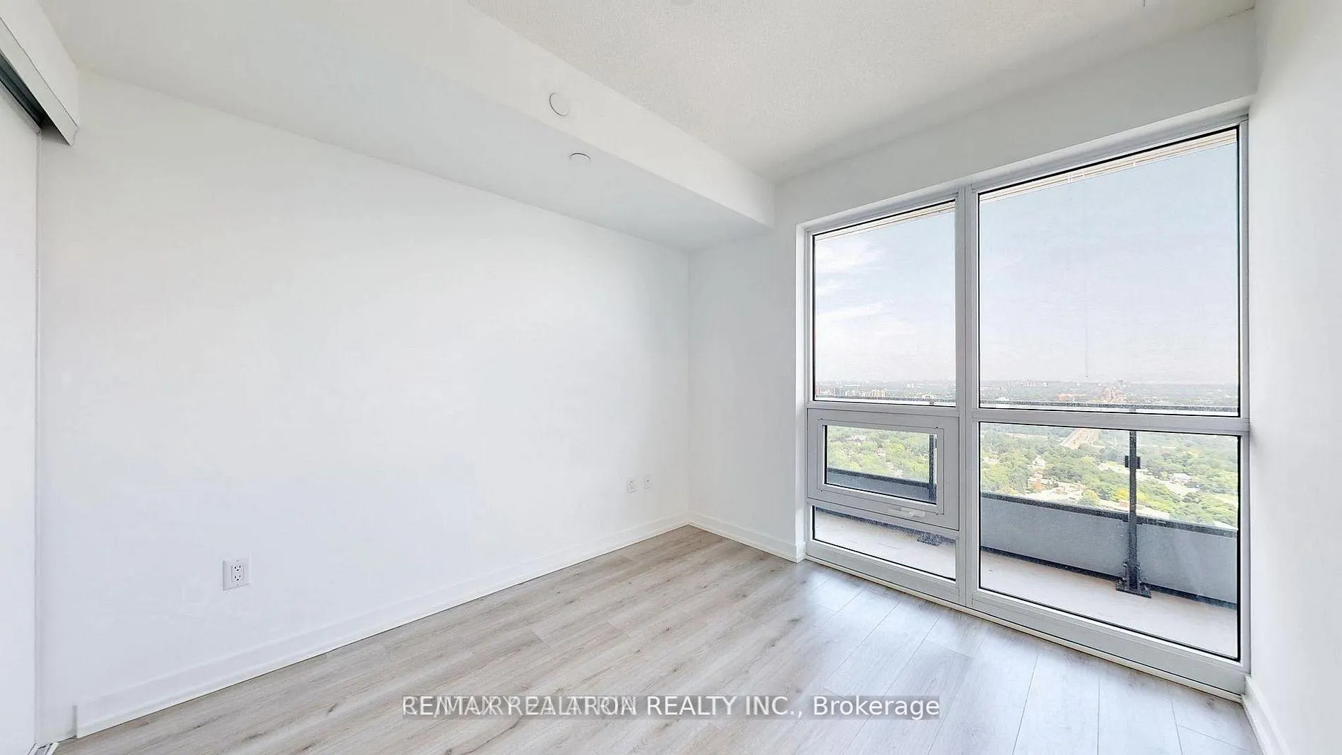 Photo 10 of Unit 4609, 395 Bloor Street E, Toronto, North St. James Town — HOMEH
