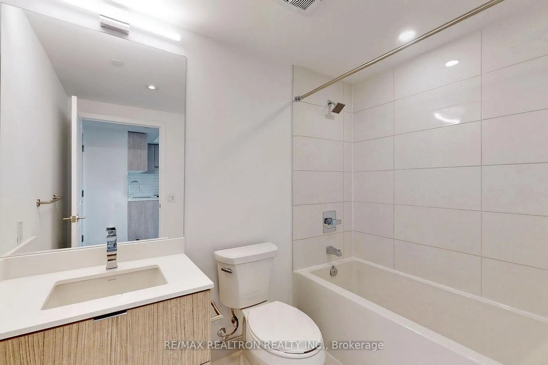 Photo 13 of Unit 4609, 395 Bloor Street E, Toronto, North St. James Town — HOMEH
