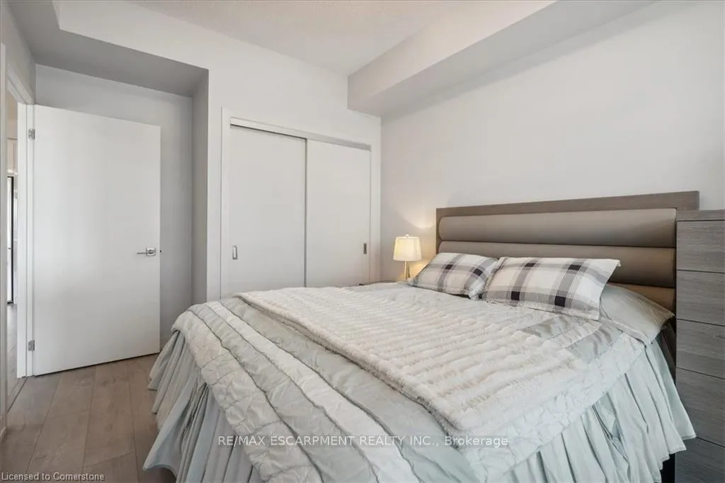 Photo 18 of Unit 1910, 2093 Fairview Street, Burlington, Freeman — HOMEH