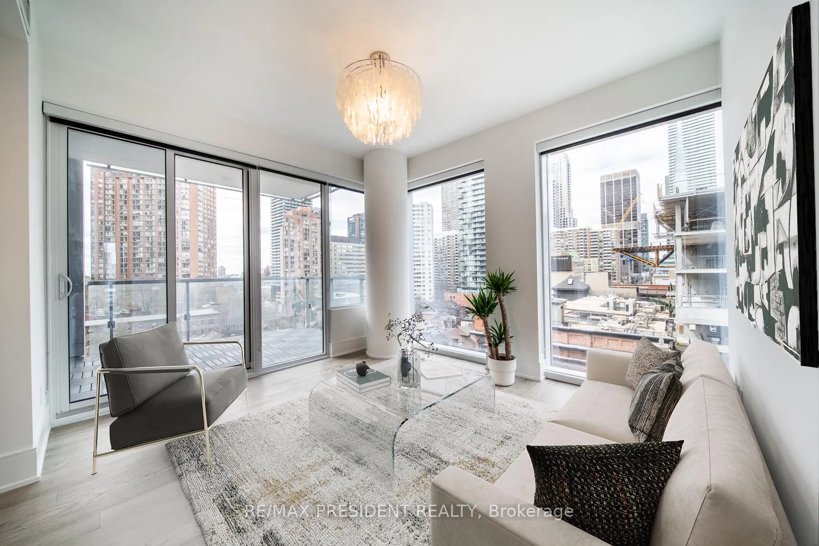 Photo 5 of Unit 816, 1 Gloucester Street, Toronto, Church-Yonge Corridor — HOMEH