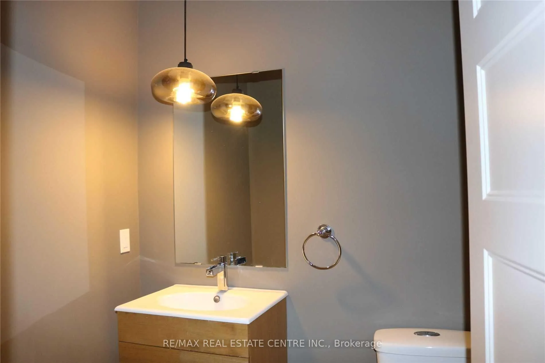 Photo 8 of 1322 Pleasantview Drive, London, North C — HOMEH