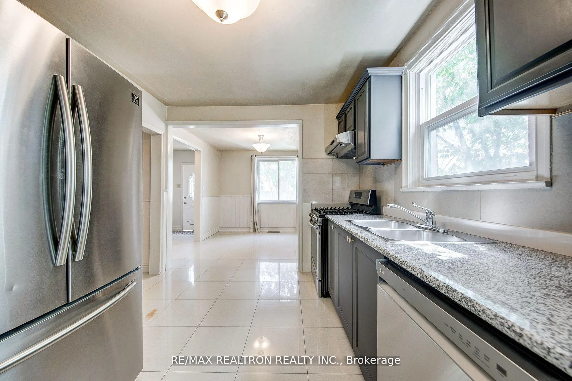 Photo 5 of 24 Highland Park Boulevard, Markham, Thornhill — HOMEH