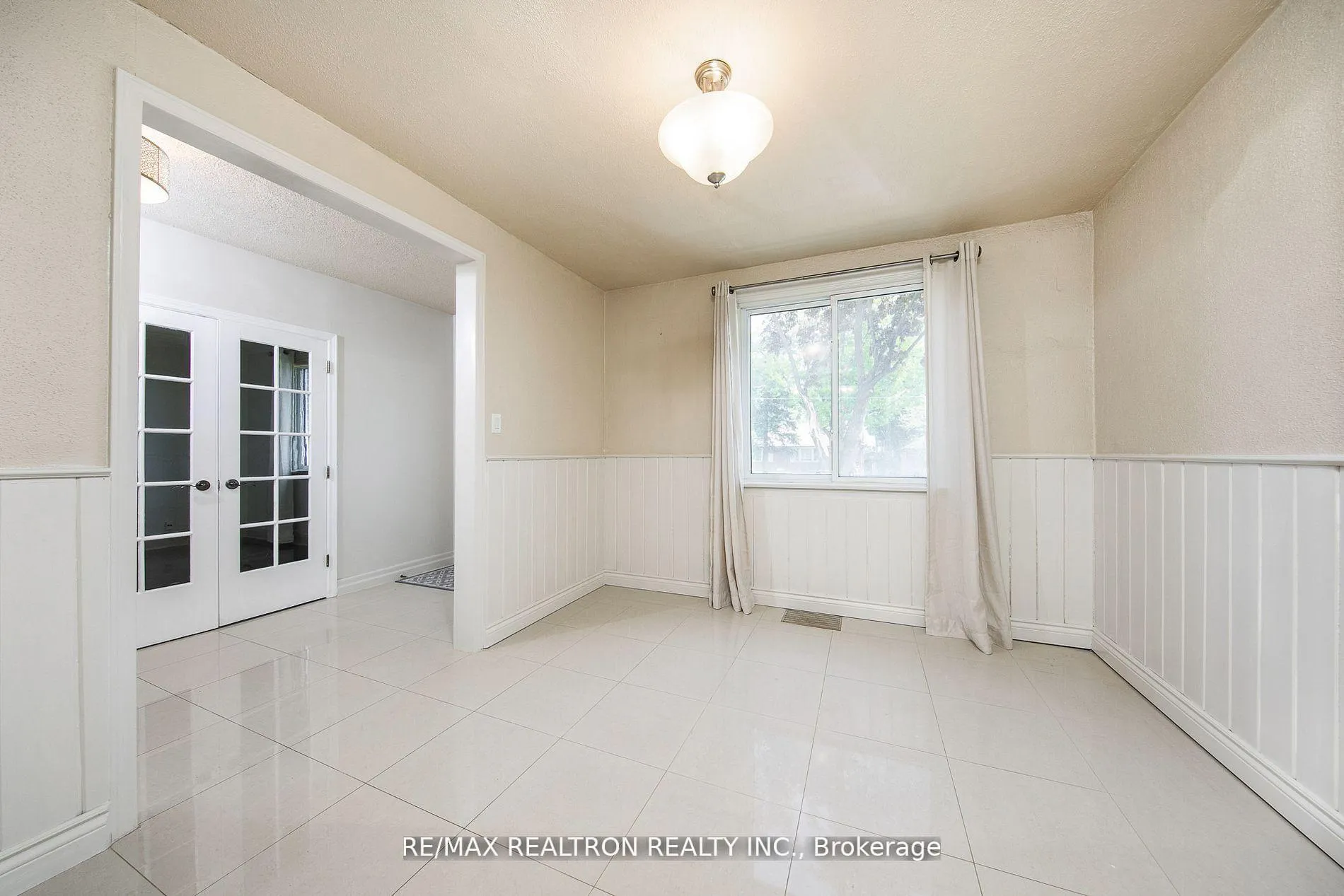 Photo 7 of 24 Highland Park Boulevard, Markham, Thornhill — HOMEH