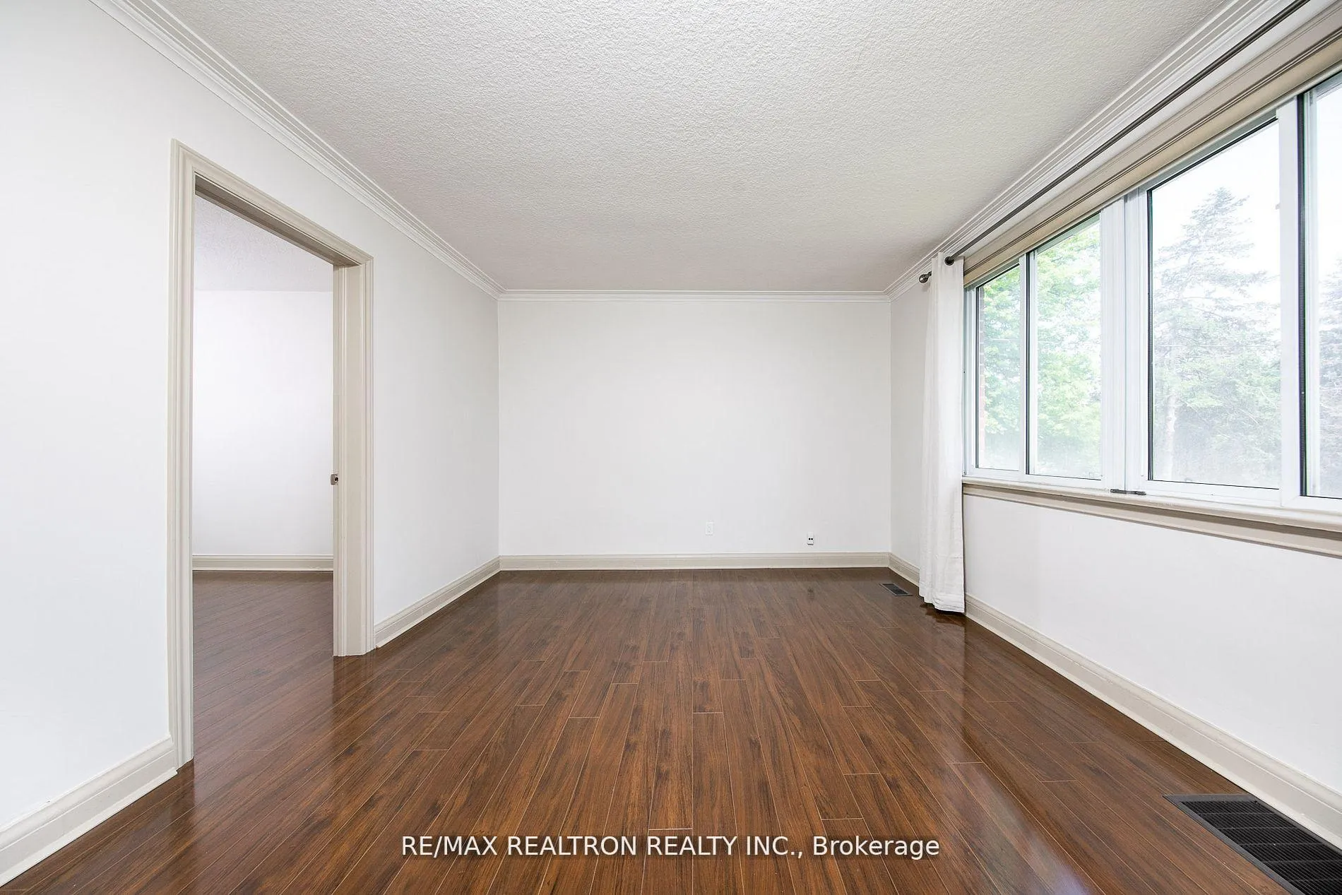 Photo 9 of 24 Highland Park Boulevard, Markham, Thornhill — HOMEH