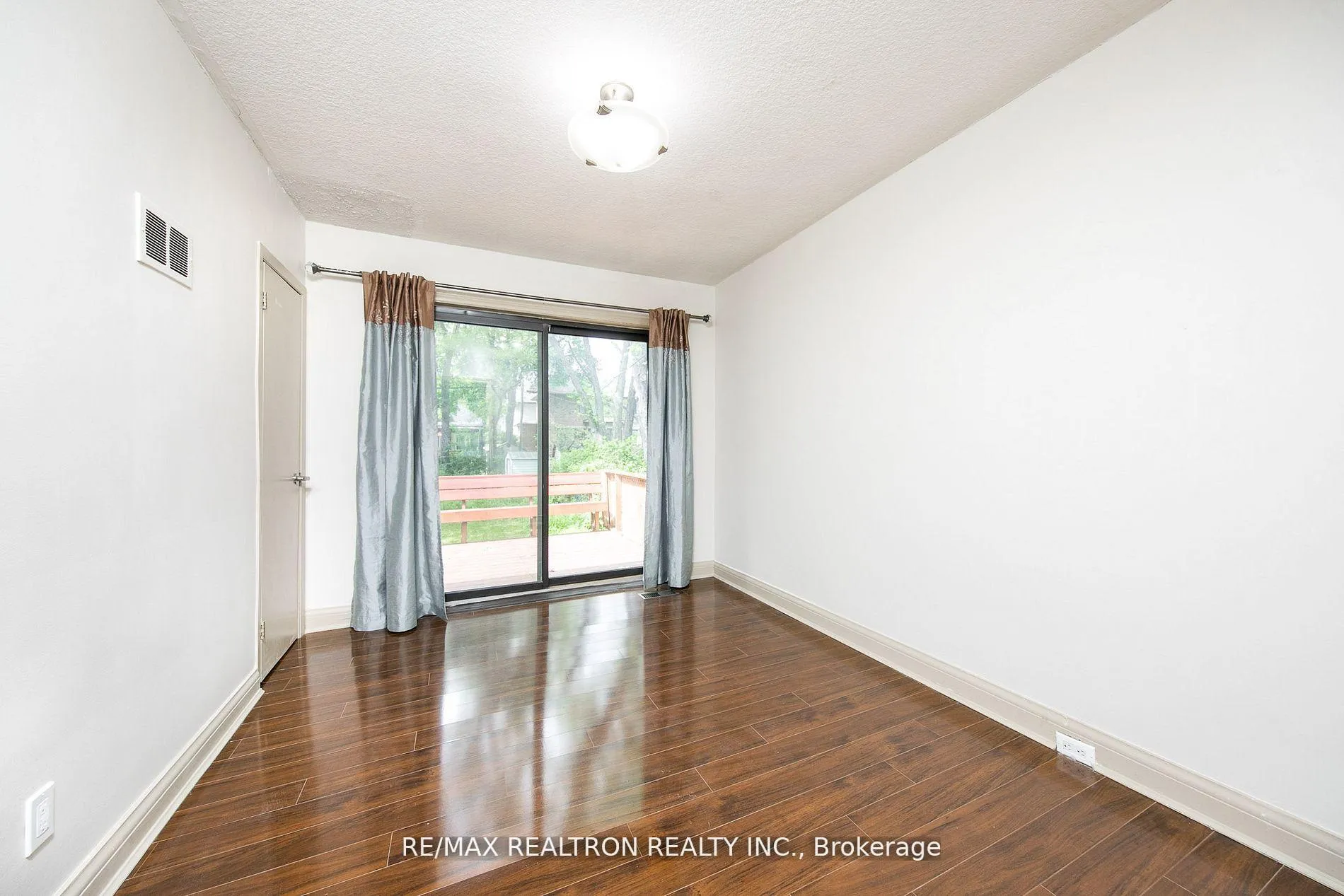 Photo 11 of 24 Highland Park Boulevard, Markham, Thornhill — HOMEH
