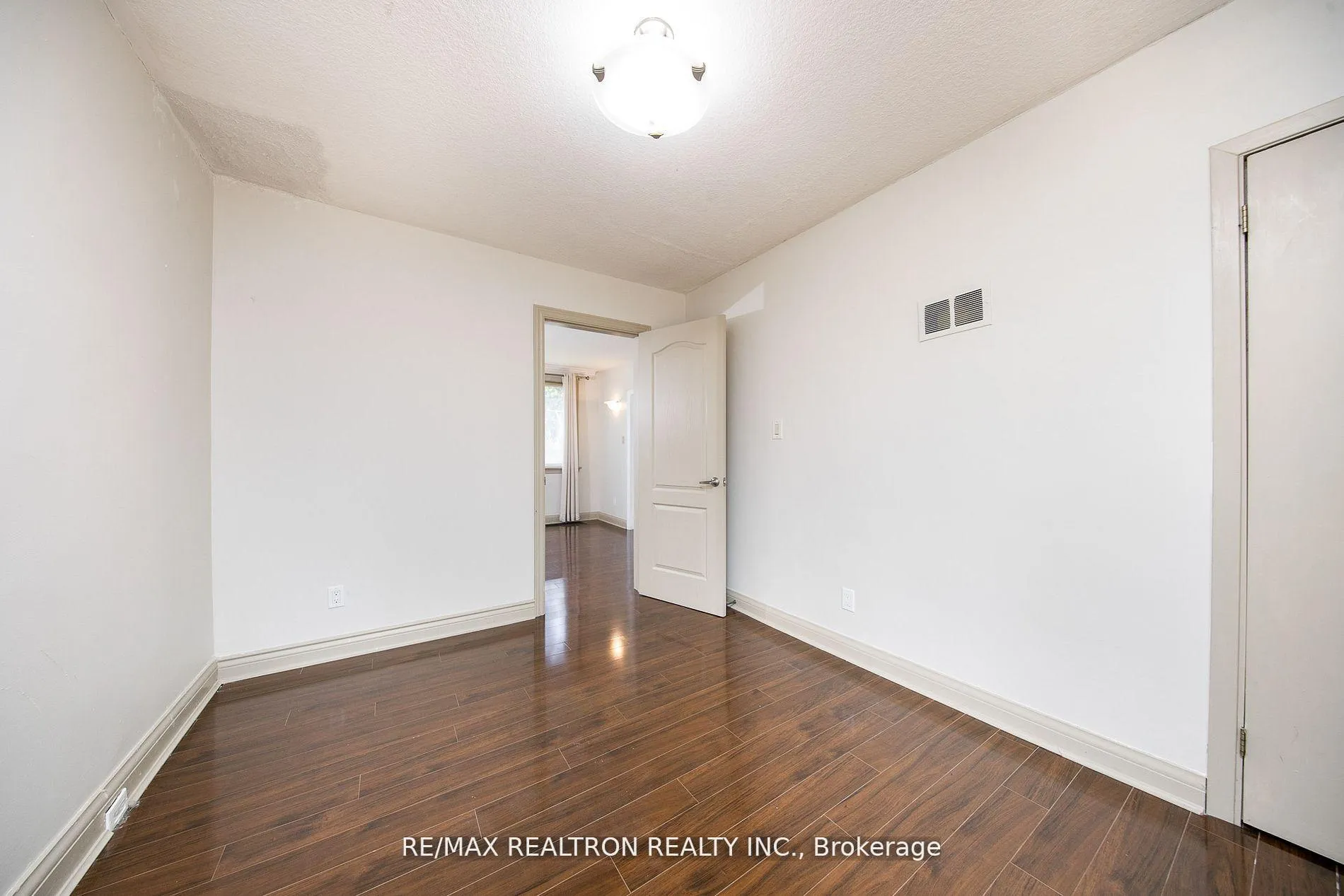 Photo 12 of 24 Highland Park Boulevard, Markham, Thornhill — HOMEH