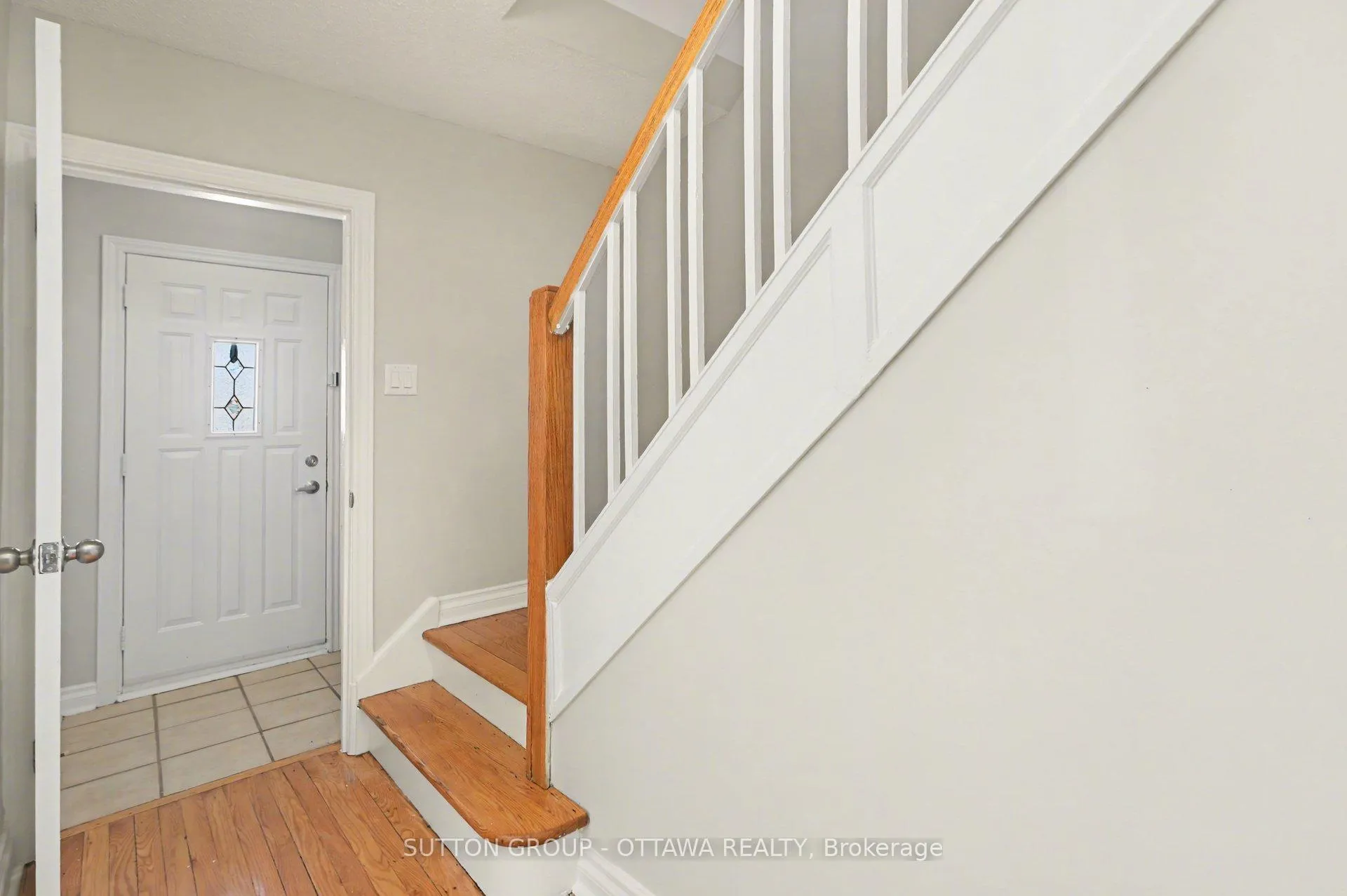 Photo 3 of 1071 Aldea Avenue, Ottawa, Billings Bridge — HOMEH