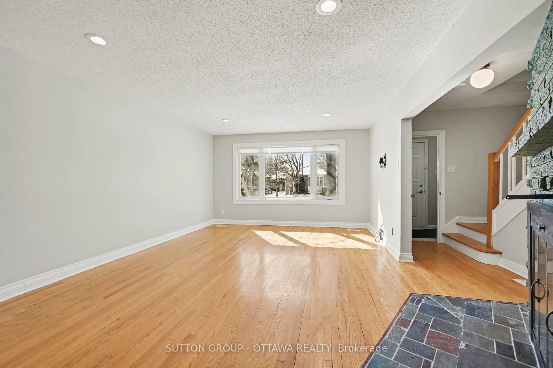 Photo 4 of 1071 Aldea Avenue, Ottawa, Billings Bridge — HOMEH