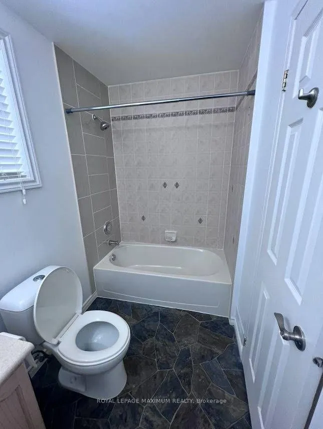 Photo 11 of Unit Bsmt, 82 Ambler, Barrie, Georgian Drive — HOMEH