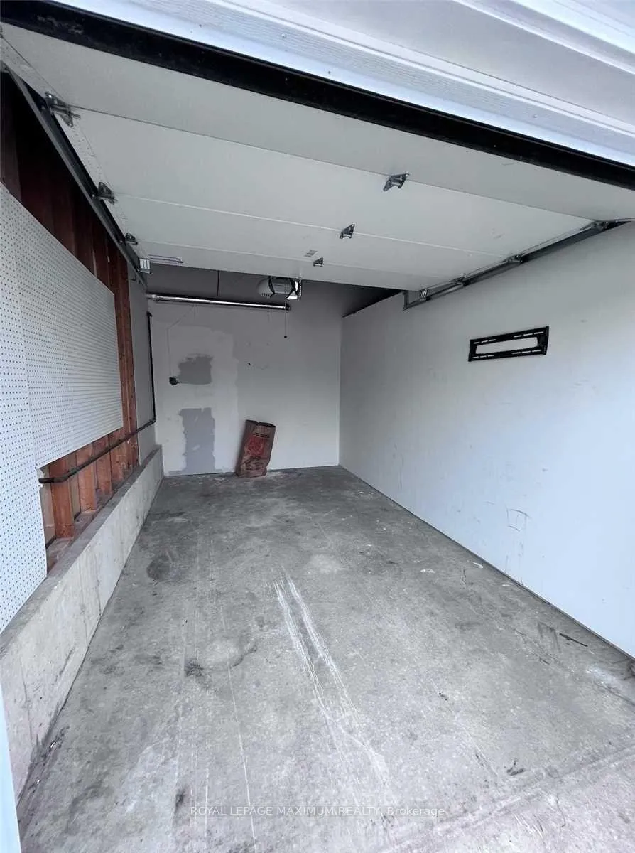 Photo 15 of Unit Bsmt, 82 Ambler, Barrie, Georgian Drive — HOMEH