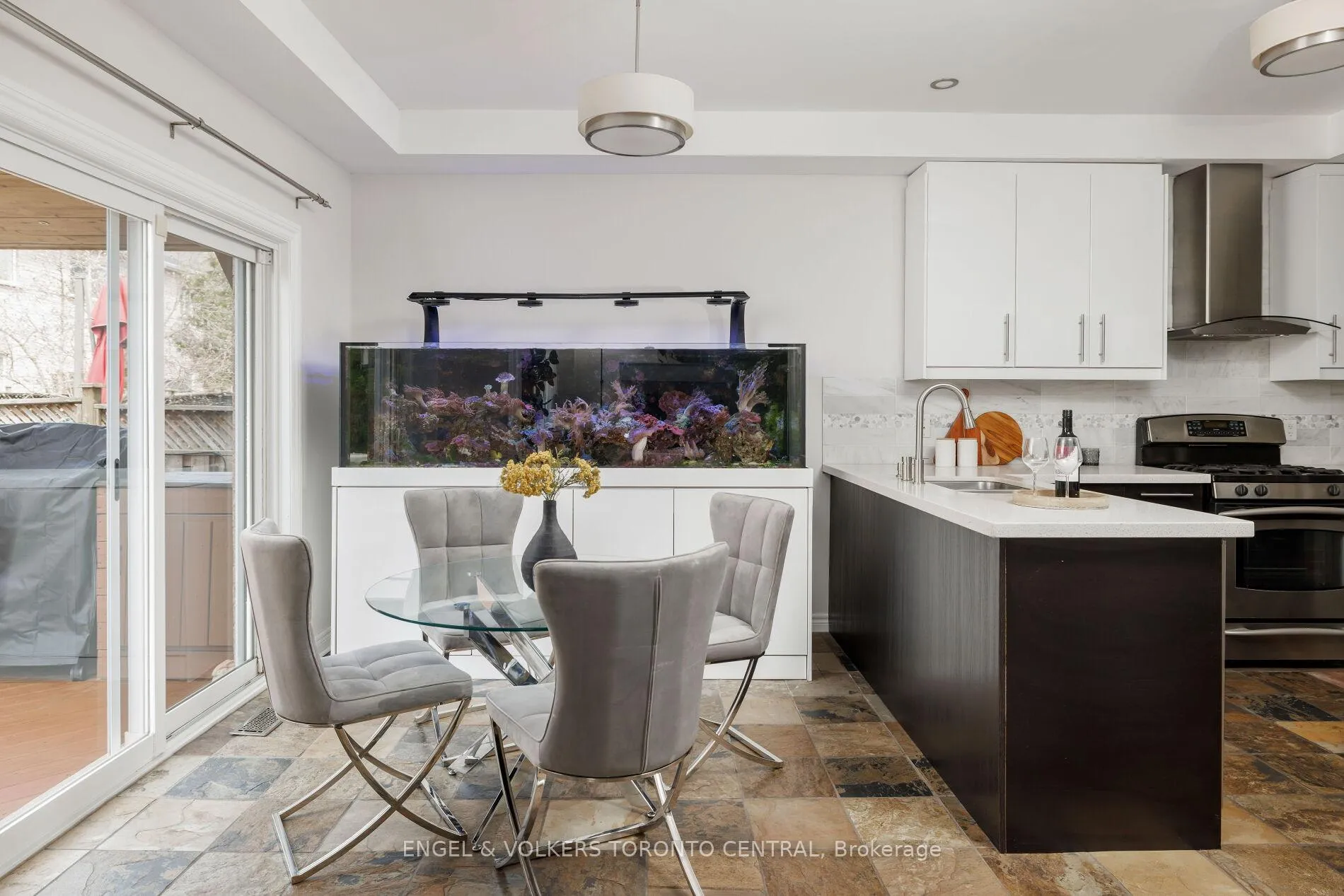 Photo 15 of 337 Kirkvalley Crescent, Aurora, Bayview Wellington — HOMEH