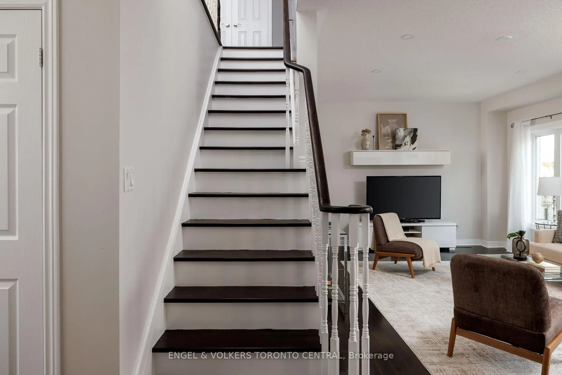 Photo 17 of 337 Kirkvalley Crescent, Aurora, Bayview Wellington — HOMEH