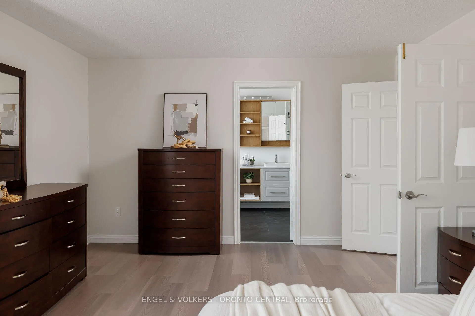 Photo 20 of 337 Kirkvalley Crescent, Aurora, Bayview Wellington — HOMEH