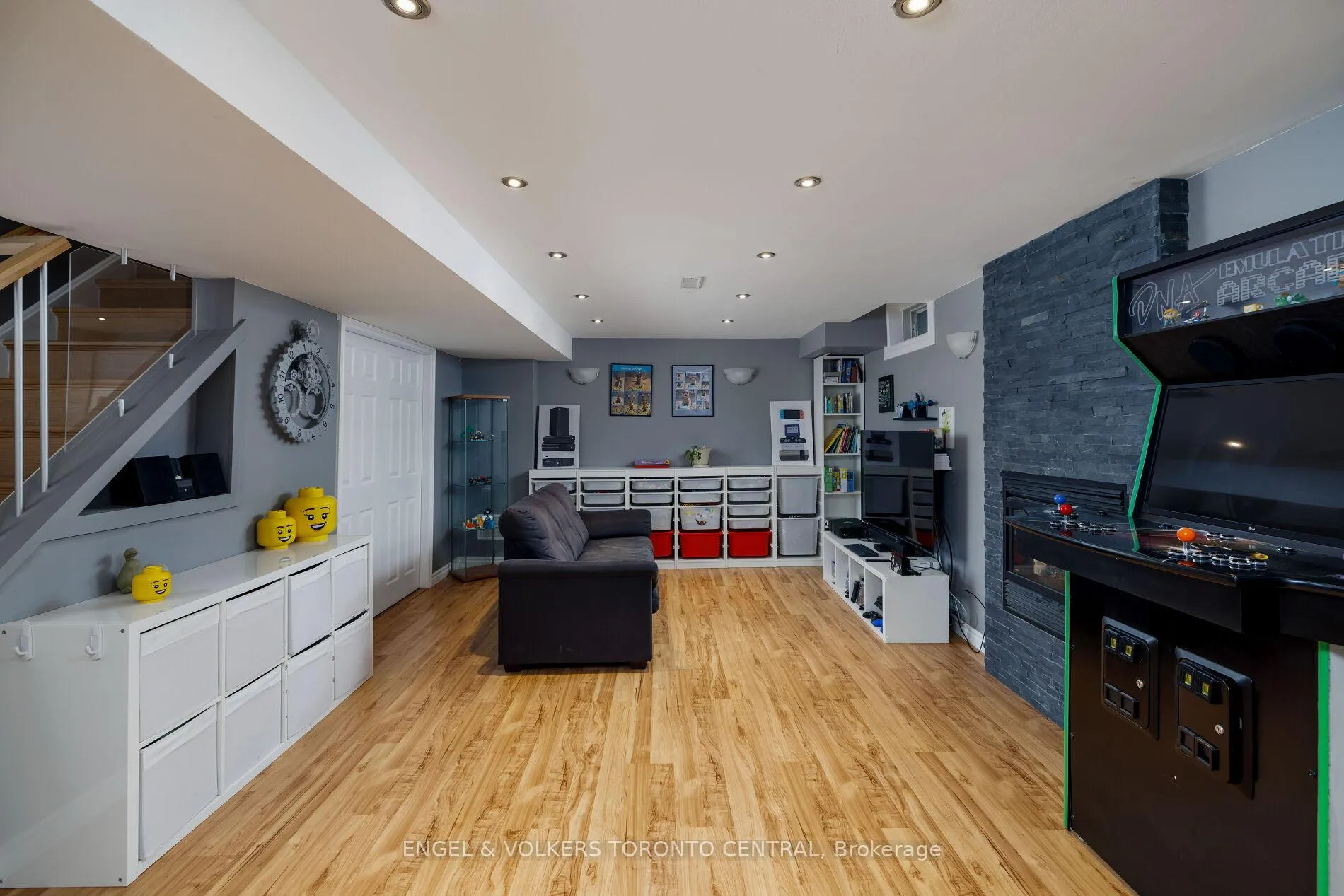 Photo 34 of 337 Kirkvalley Crescent, Aurora, Bayview Wellington — HOMEH