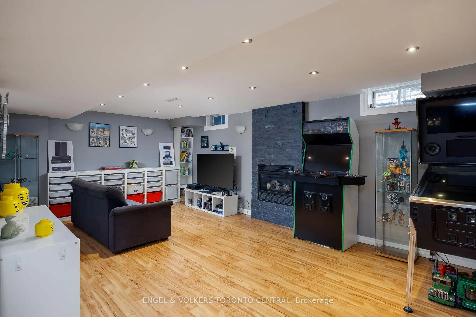 Photo 35 of 337 Kirkvalley Crescent, Aurora, Bayview Wellington — HOMEH