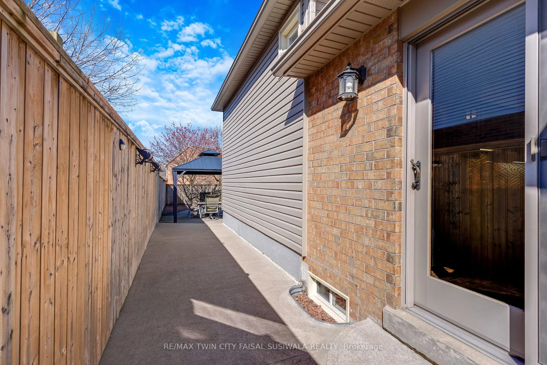 Photo 3 of 77 Mctague Drive, Cambridge — HOMEH