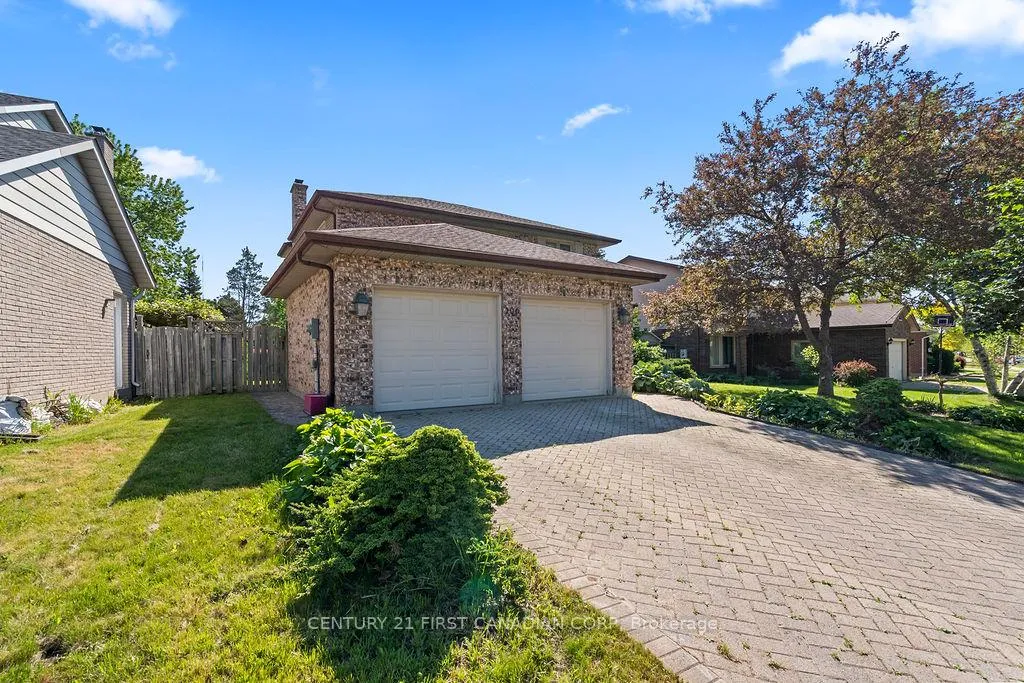 Photo 4 of 106 Pine Valley Drive, London, South N — HOMEH