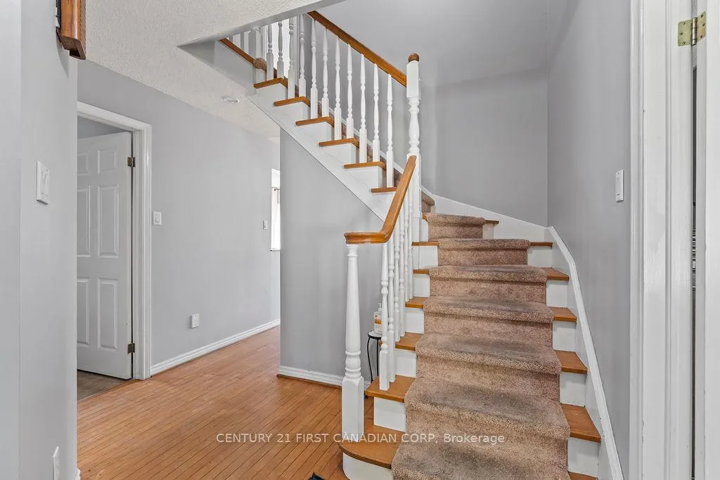 Photo 7 of 106 Pine Valley Drive, London, South N — HOMEH