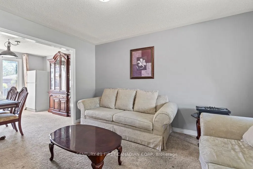 Photo 8 of 106 Pine Valley Drive, London, South N — HOMEH