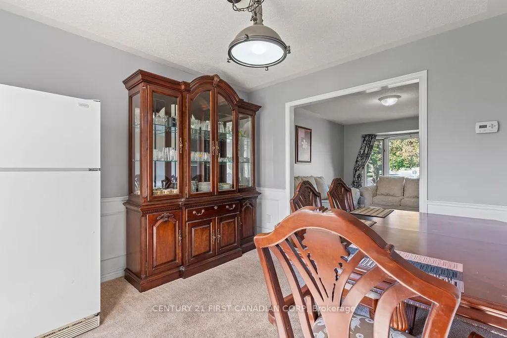 Photo 12 of 106 Pine Valley Drive, London, South N — HOMEH