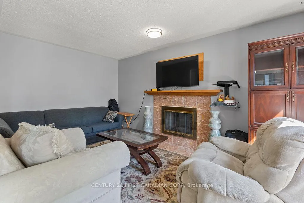 Photo 15 of 106 Pine Valley Drive, London, South N — HOMEH