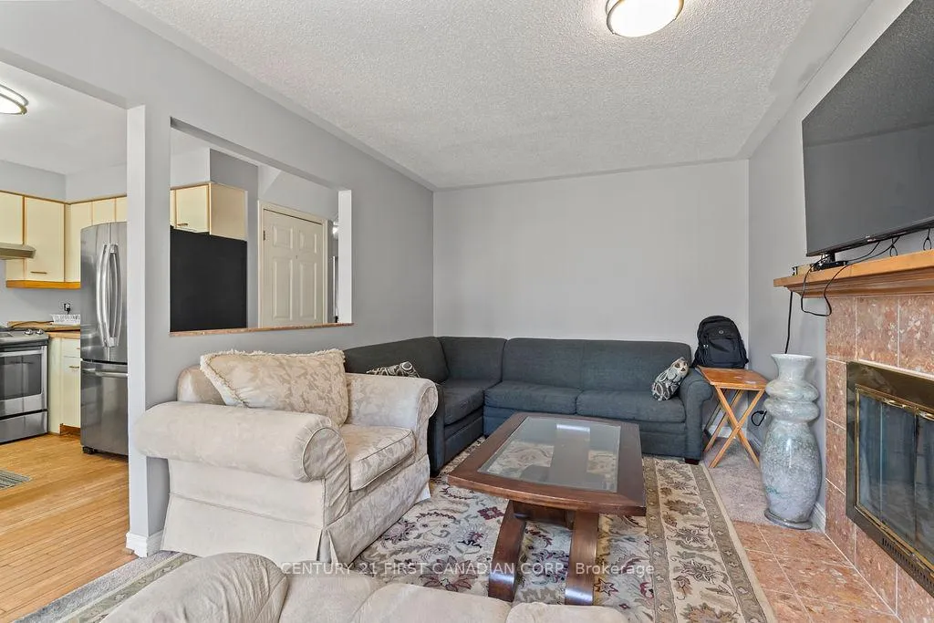 Photo 16 of 106 Pine Valley Drive, London, South N — HOMEH