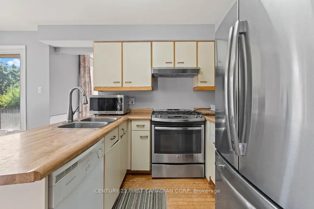 Photo 19 of 106 Pine Valley Drive, London, South N — HOMEH