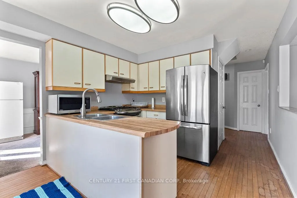 Photo 20 of 106 Pine Valley Drive, London, South N — HOMEH