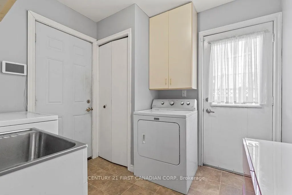 Photo 23 of 106 Pine Valley Drive, London, South N — HOMEH