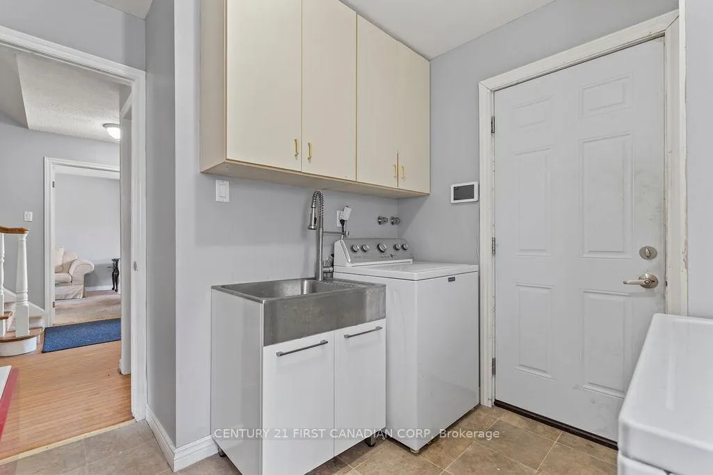 Photo 24 of 106 Pine Valley Drive, London, South N — HOMEH