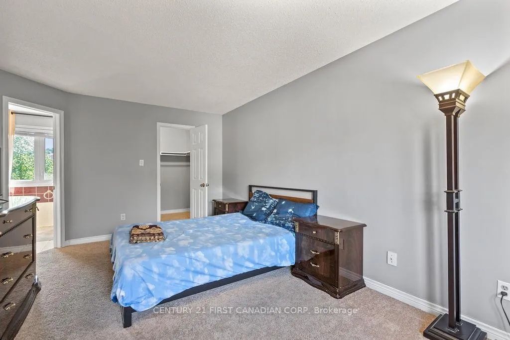 Photo 25 of 106 Pine Valley Drive, London, South N — HOMEH