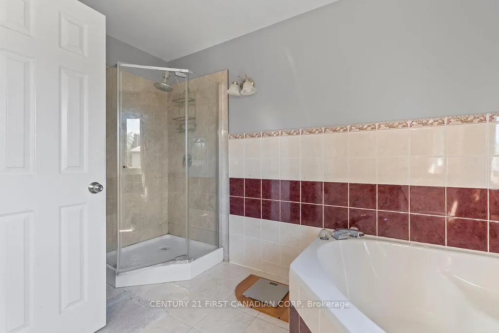 Photo 30 of 106 Pine Valley Drive, London, South N — HOMEH