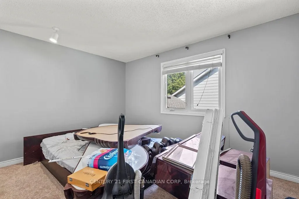 Photo 45 of 106 Pine Valley Drive, London, South N — HOMEH