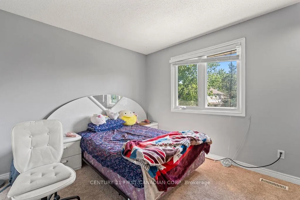 Photo 46 of 106 Pine Valley Drive, London, South N — HOMEH