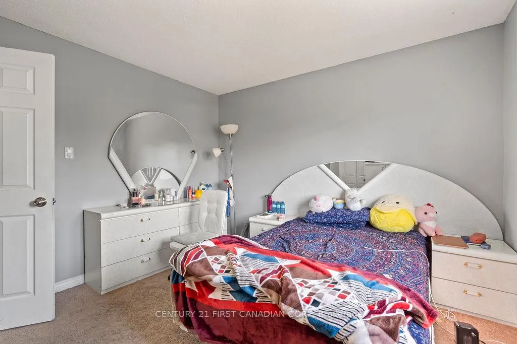 Photo 47 of 106 Pine Valley Drive, London, South N — HOMEH