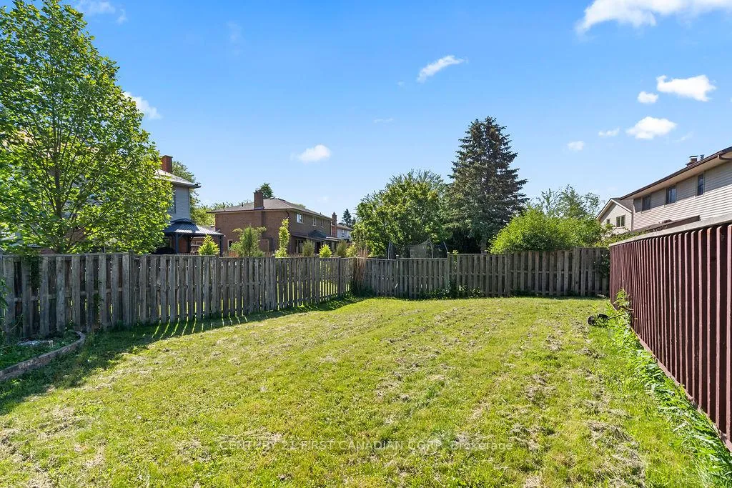 Photo 42 of 106 Pine Valley Drive, London, South N — HOMEH