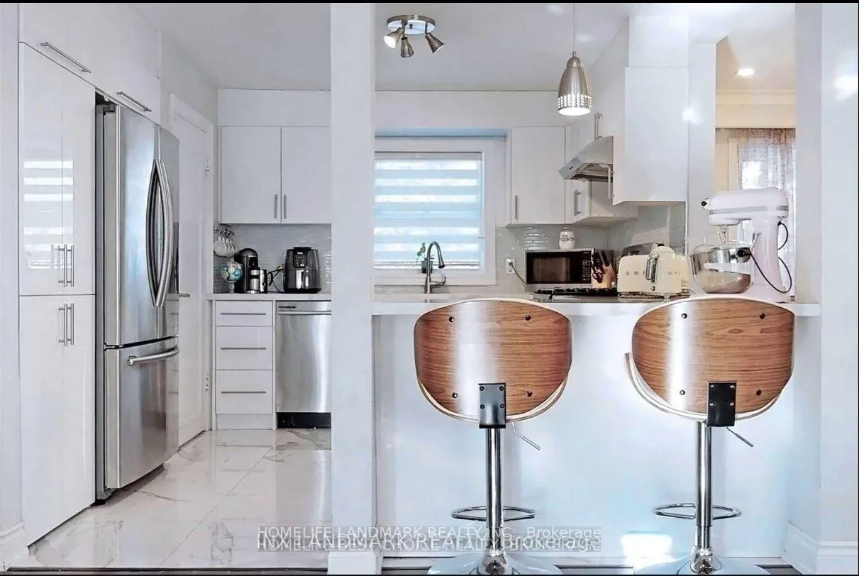 Photo 7 of Unit Main, 32 Kirk Drive, Markham, Royal Orchard — HOMEH