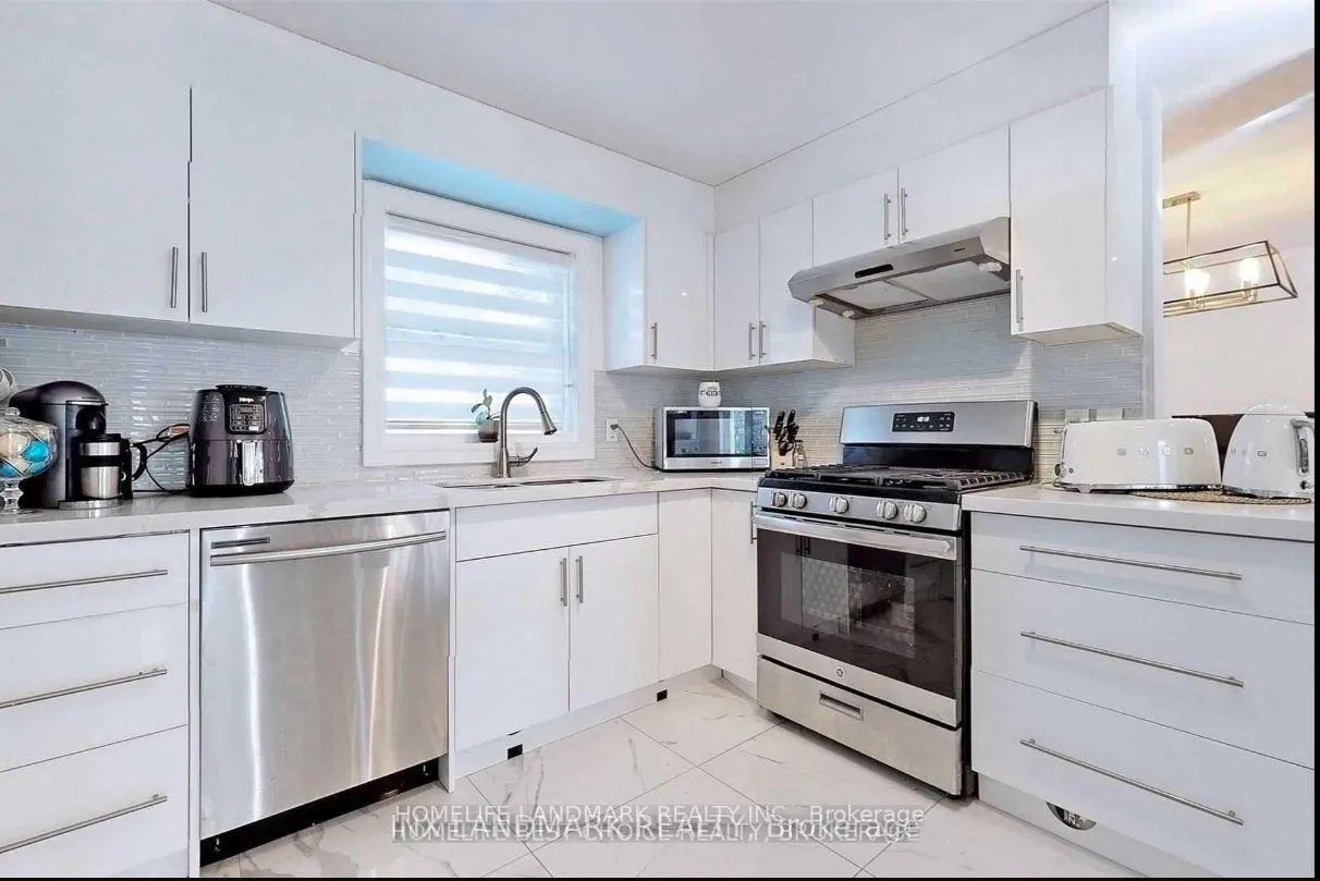 Photo 9 of Unit Main, 32 Kirk Drive, Markham, Royal Orchard — HOMEH
