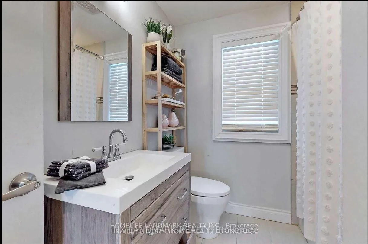 Photo 12 of Unit Main, 32 Kirk Drive, Markham, Royal Orchard — HOMEH