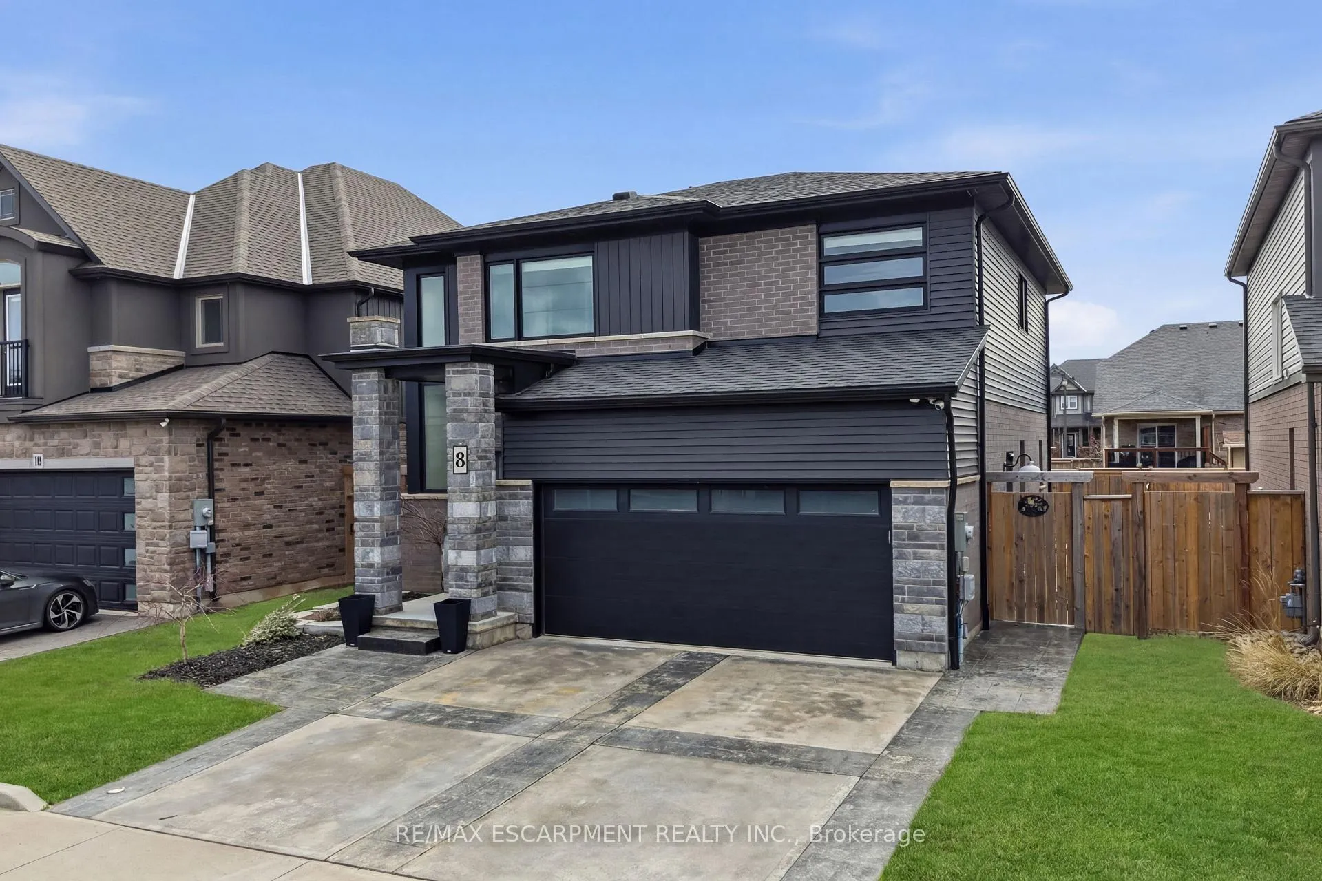 Photo 3 of 8 Myrtle Street, Pelham, Fonthill — HOMEH